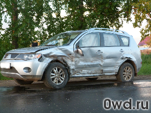 Битый автомобиль Mitsubishi Outlander XL